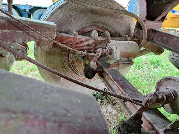 Usato Cisterna per cereali 3 assi- coclea di scarico