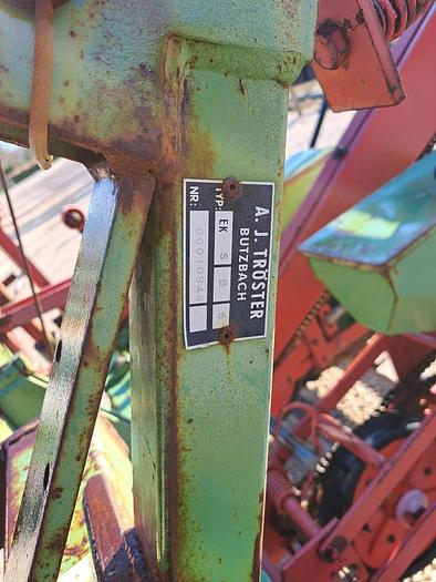 Usato Seminatrice AJ Troster da 6 file per mais lar. 250