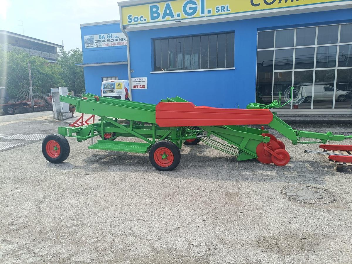 Usato scavapatate trainato