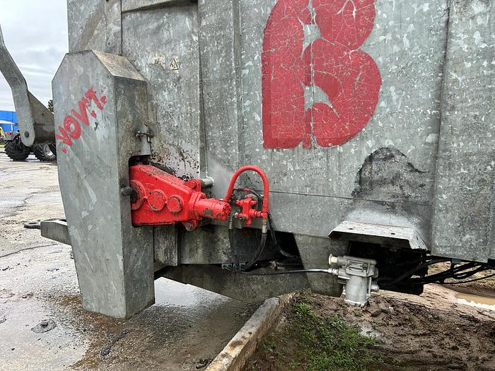 Usato Spandiletame Bossini SB200 a 3 assi- zincato