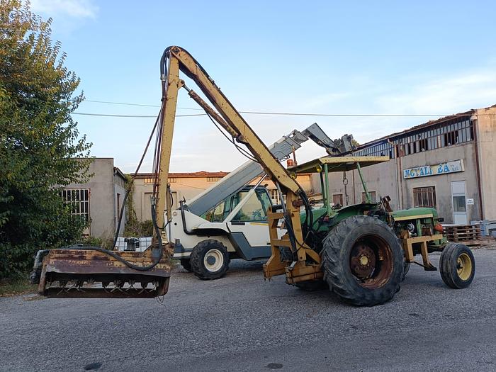 Usato John Deere 2120 con braccio Procmas da 6 m