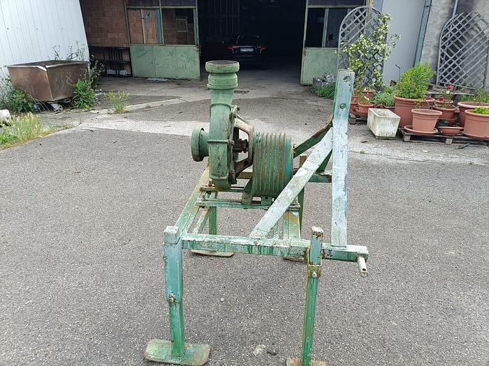 Usato Pompa marca Mellini Martignoni con cavalletto