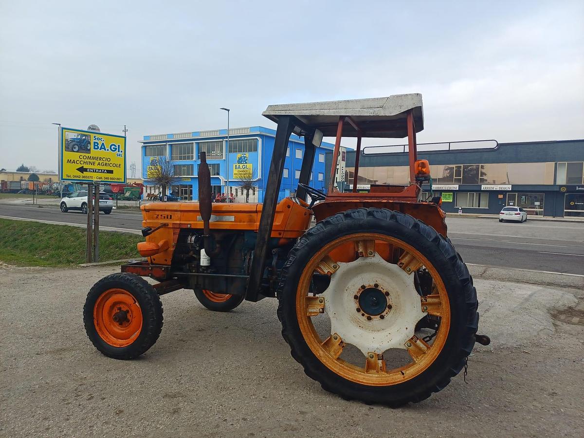 Usato OM 750 con tettuccio di protezione