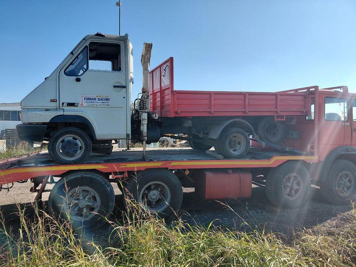 Usato Autocarro Fiat 691- 4 assi- patente B- guida a destra