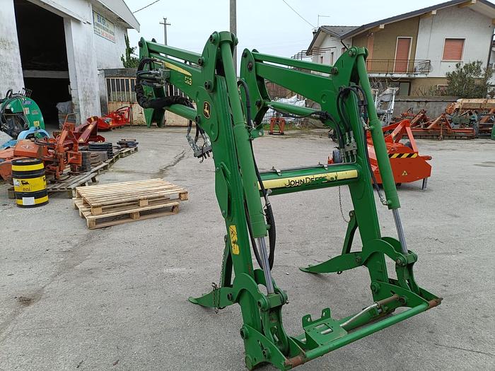 Usato Caricatore John Deere 583 con staffe e joystick