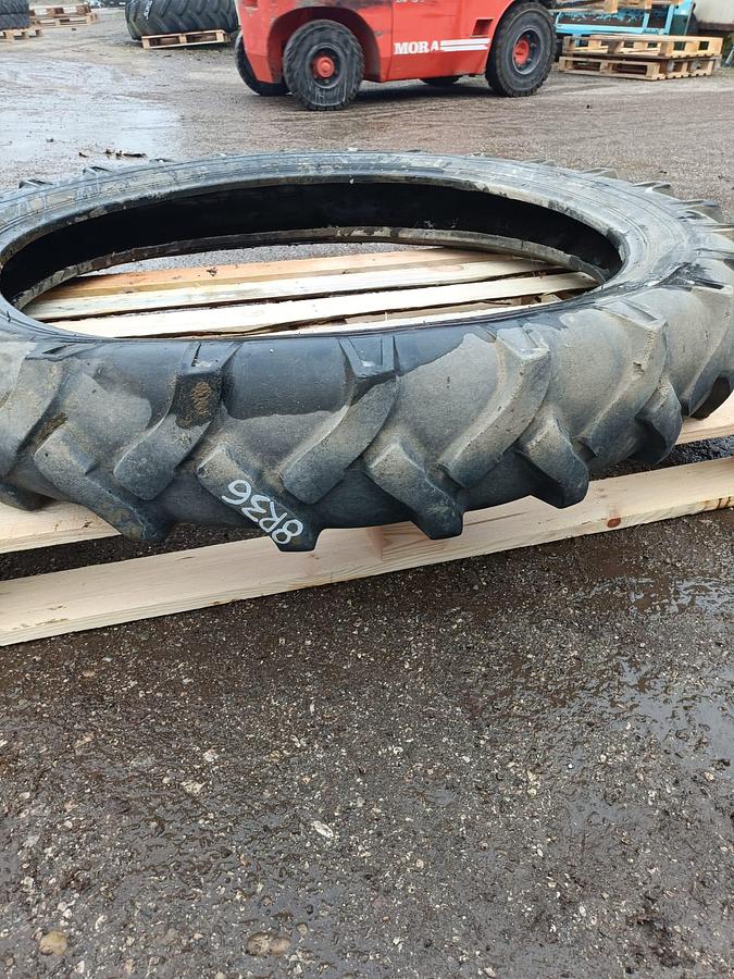 Usato Gomme varie per trattore agricolo o rimorchio (3)