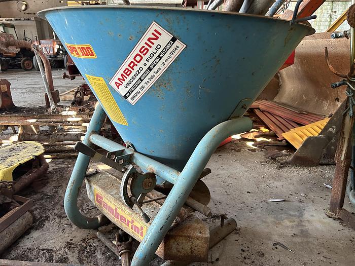 Usato Spandiconcime Gamberini SPB 300 3 Quintali