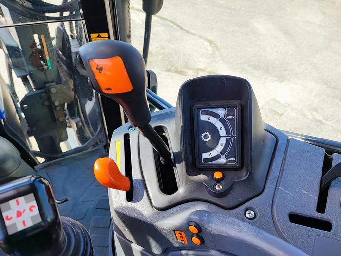 Usato New Holland TS 110 A-caricatore Mailleux con benna