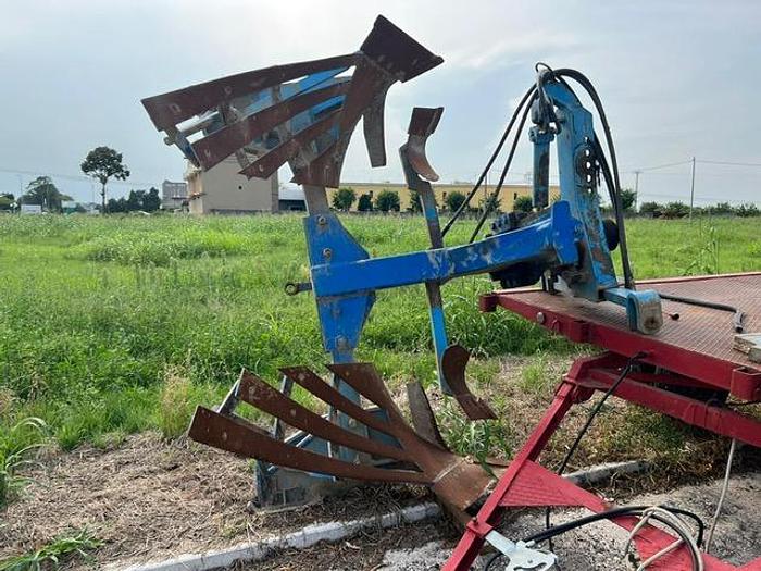 Usato Aratro monovomere De Franceschi con ali a stecche