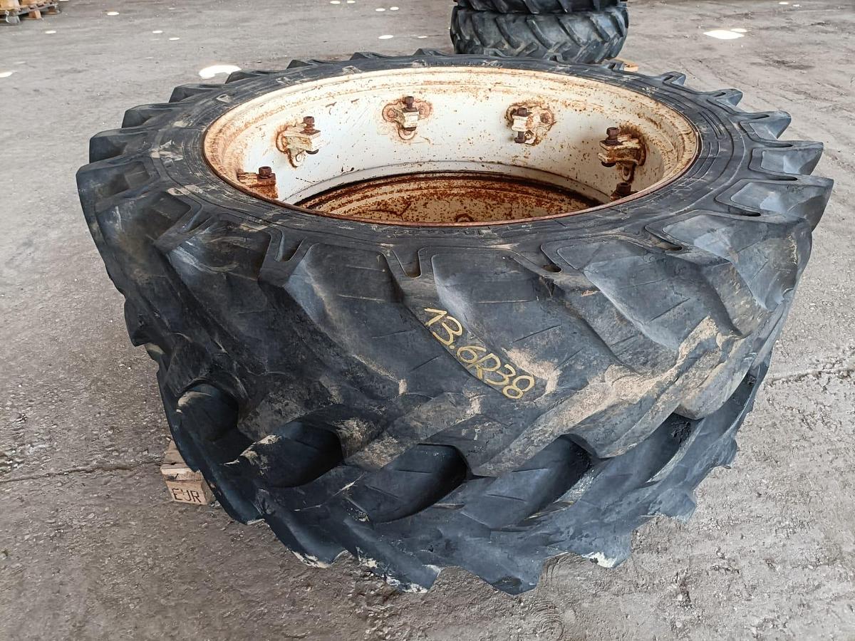 Usato Gomme varie per trattore agricolo o rimorchio (3)