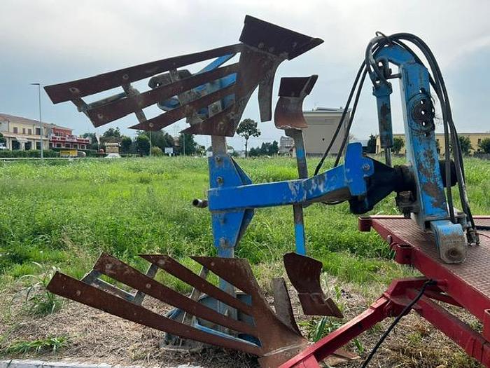 Usato Aratro monovomere De Franceschi con ali a stecche