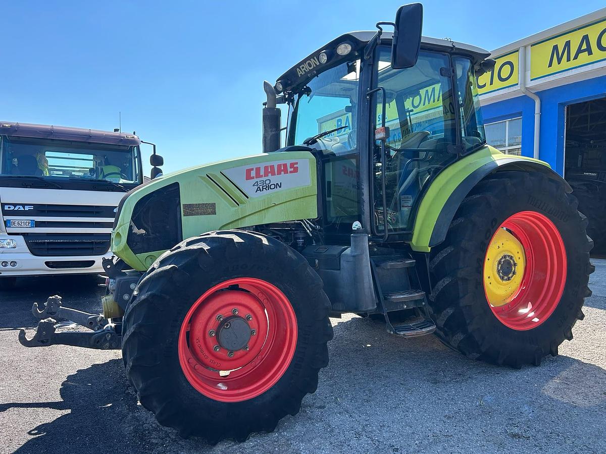 Usato claas arion 430- sollevatore e pto ant.