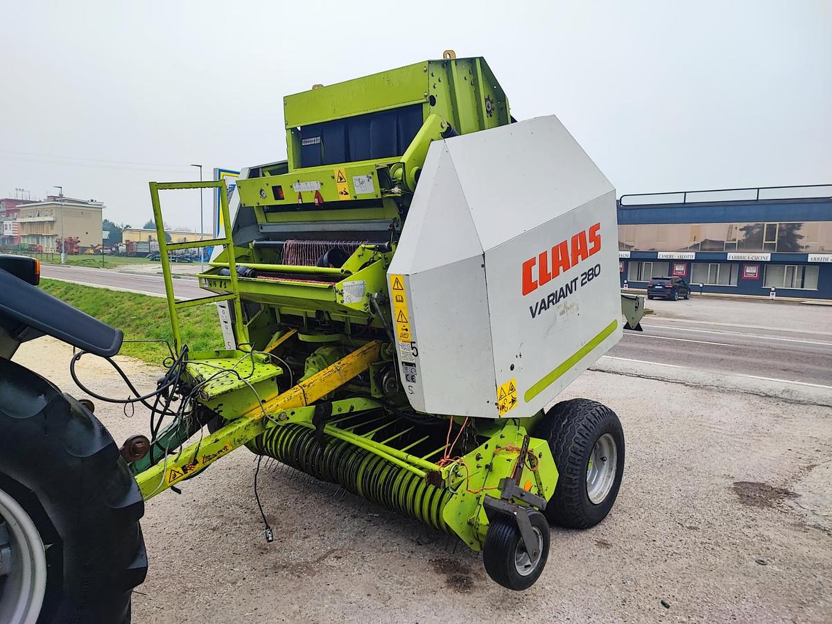 Usato Rotopressa Claas Variant 280 con cardano