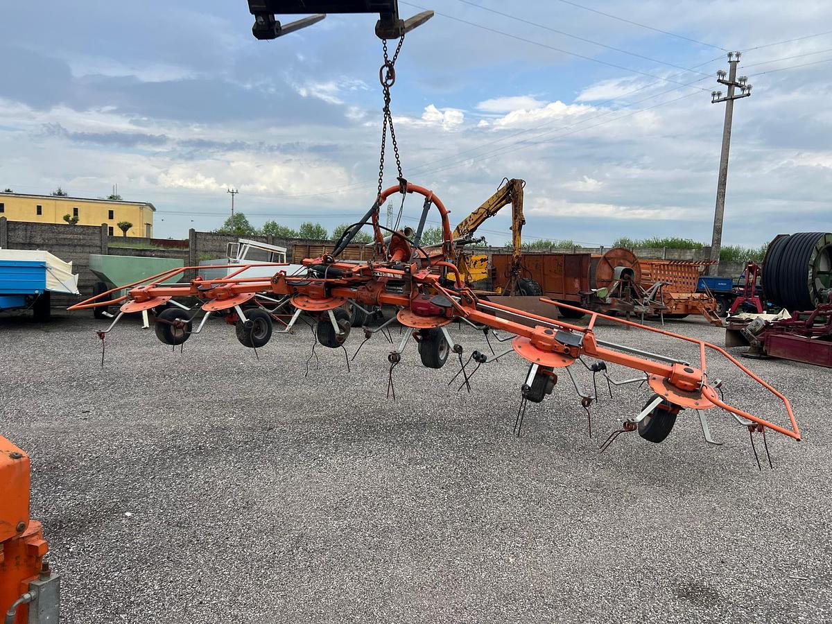 Usato Ranghinatore voltafieno Fella TH 680 D Hydro