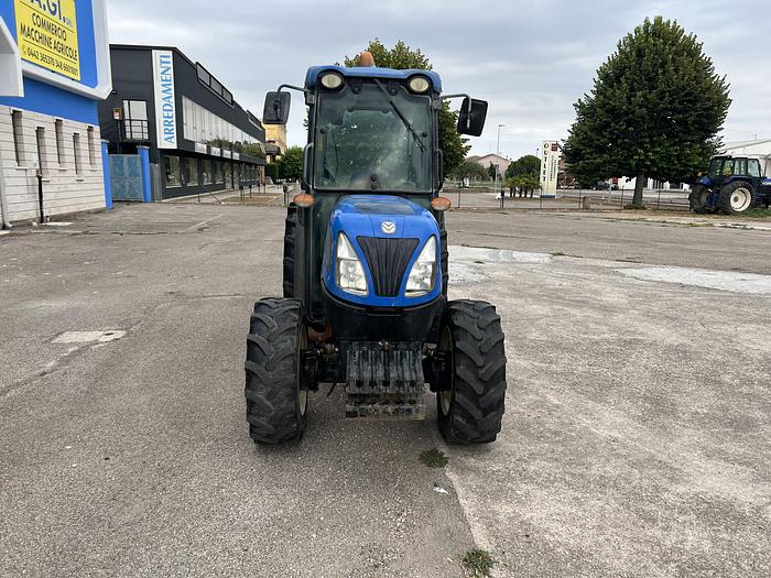 Usato New Holland T 4030 V- CV 80- cilindri 4- anno 2014
