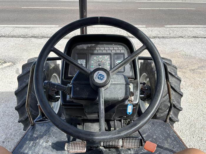 Usato New Holland L 85- CV 85- Cilindri 4- anno 1998