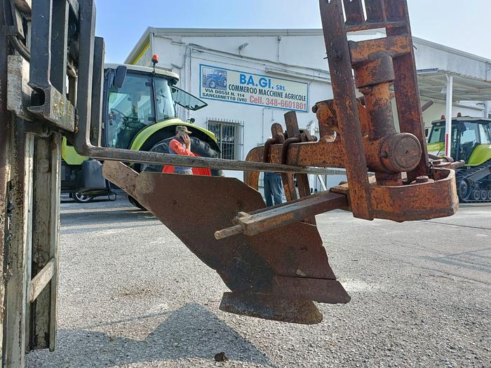 Usato Aratro monovomere per trattori dai 40 ai 70 CV