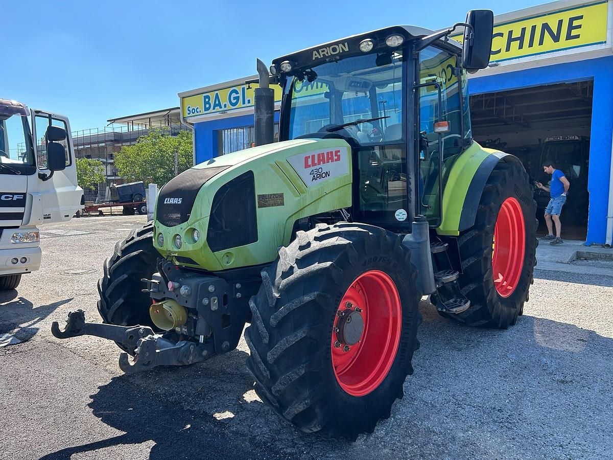 Usato claas arion 430- sollevatore e pto ant.