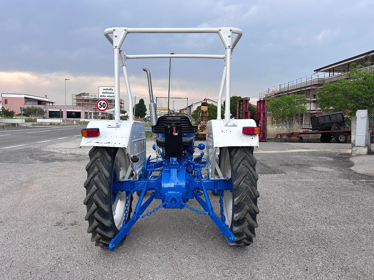 Usato Ford 3000 Y con tettuccio di protezione