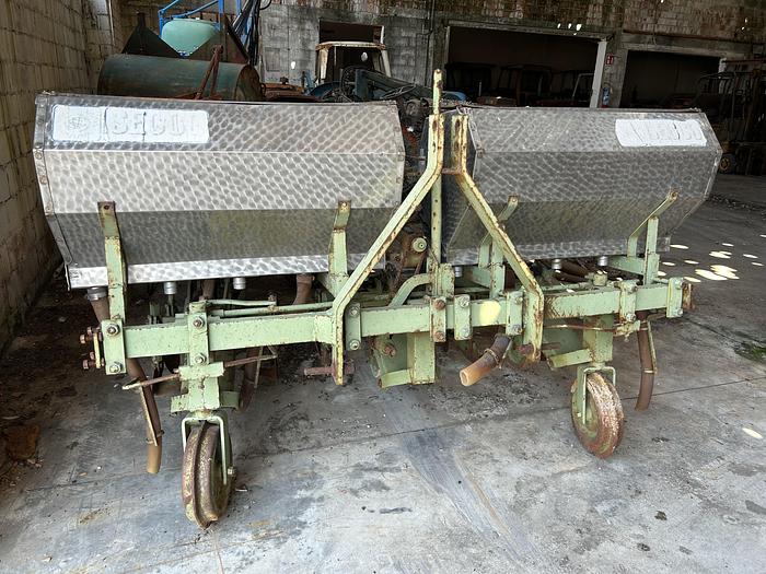 Usato Sarchio marca SECCO, porta concime in acciaio