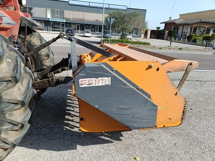 Usato Trincia marca Ferri a coltelli modello F230