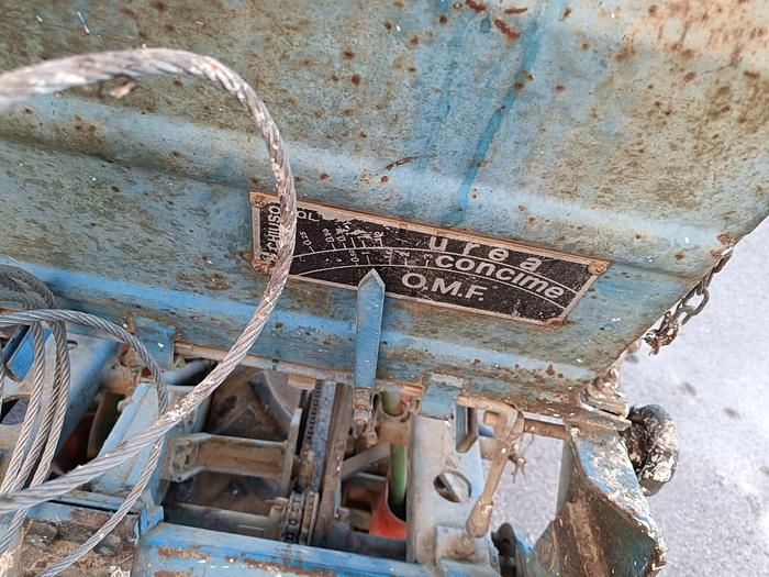 Usato Seminatrice a 6 file da soia marca OMS