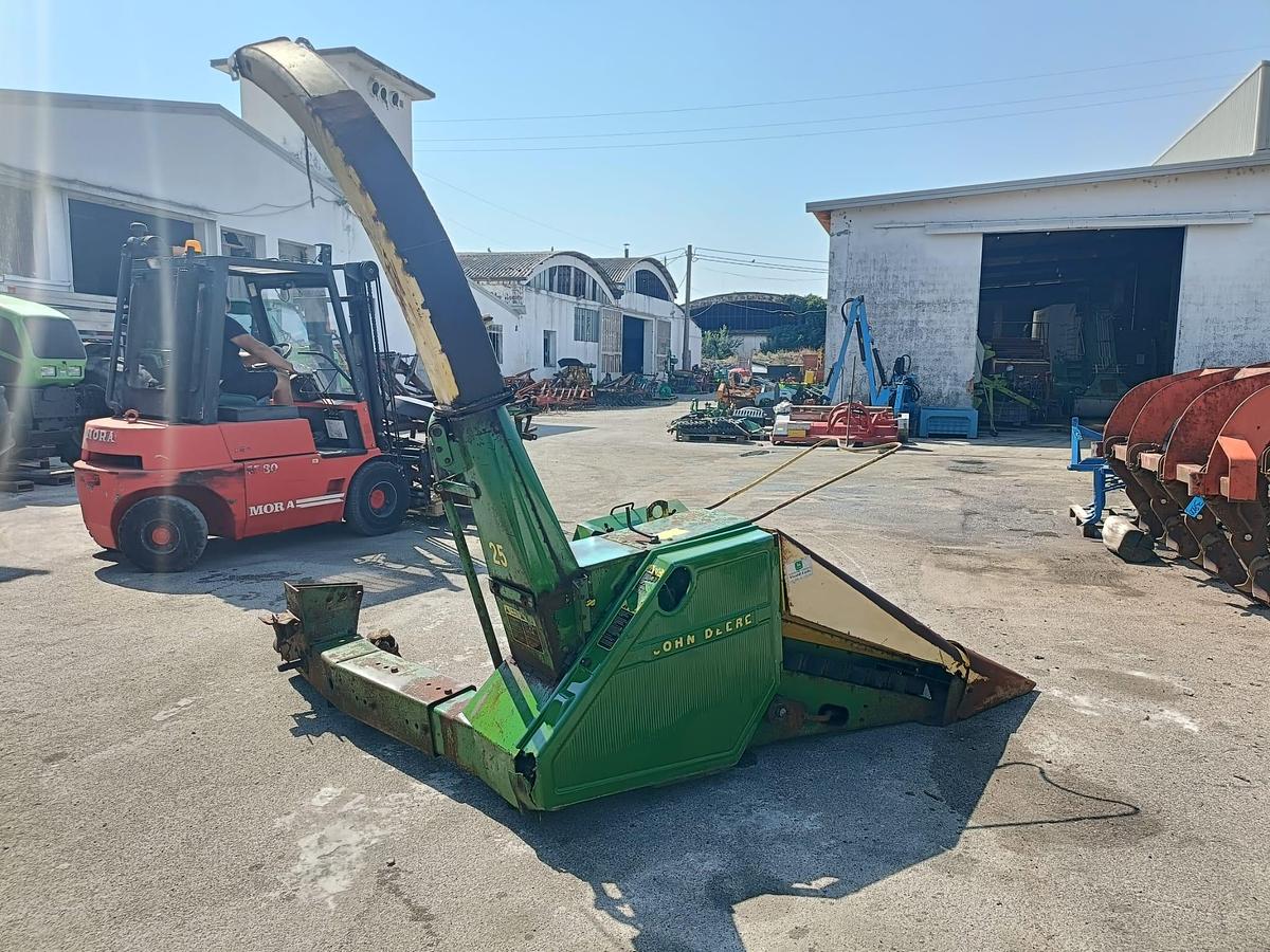 Usato trincia mais ad una fila John Deere 