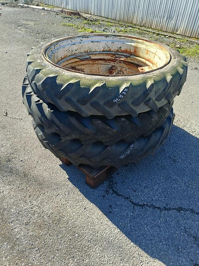 Usato Gomme varie per trattore agricolo o rimorchio (3)