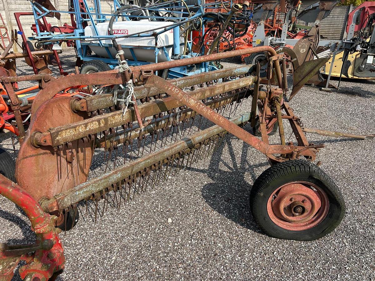 Usato Ranghinatrice voltafieno marca Fella Super Linx RM