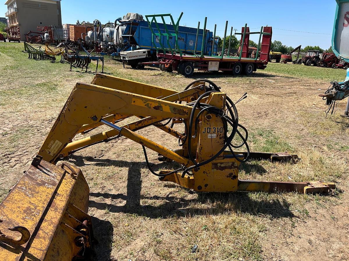 Usato Caricatore John Deere con benna