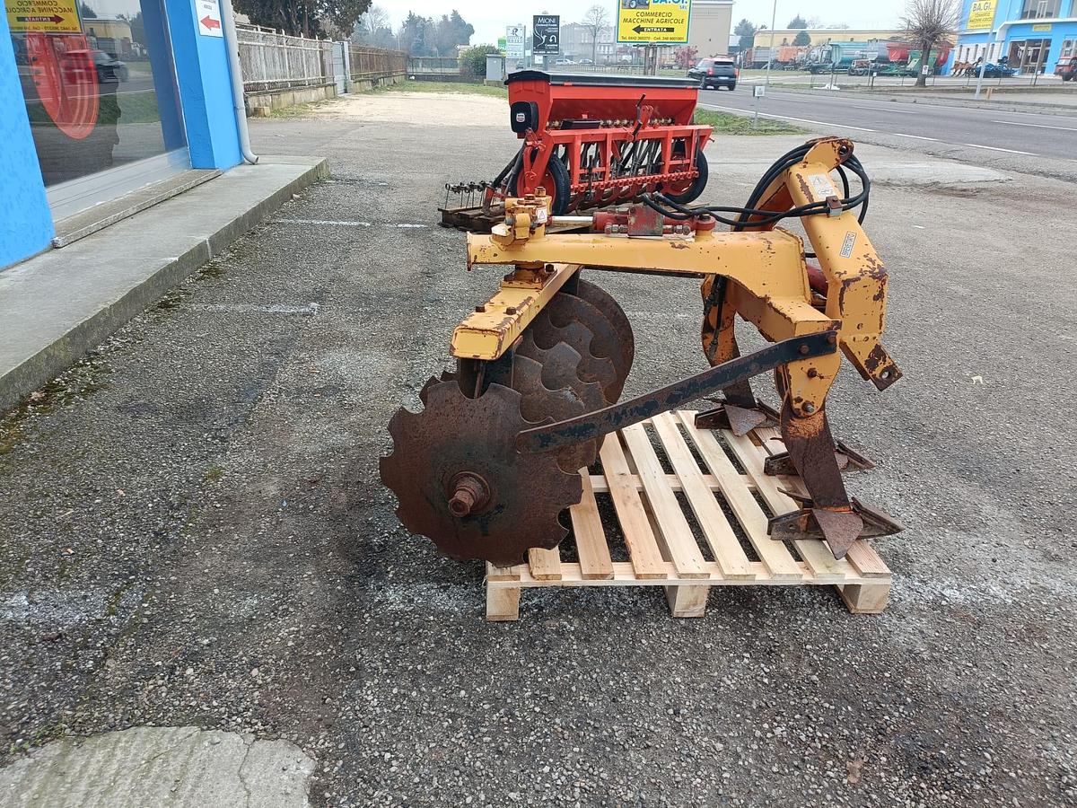 Usato ripper disco Oesse mod 6D idraulico-per vigneto o frutteto