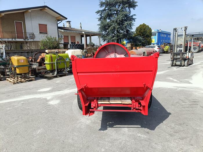 Usato Spandiletame Annovi tipo A40 da vigneto