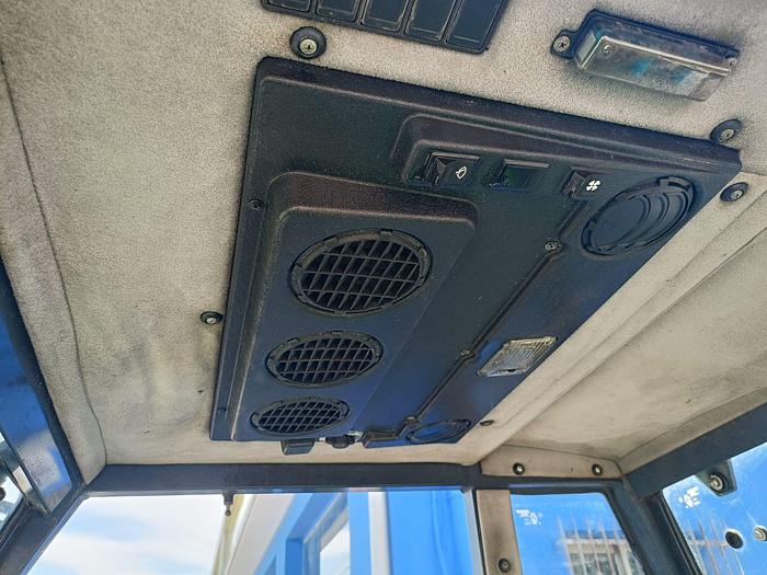 Usato Deutz Agroplus 320 con caricatore-ore 3000 circa