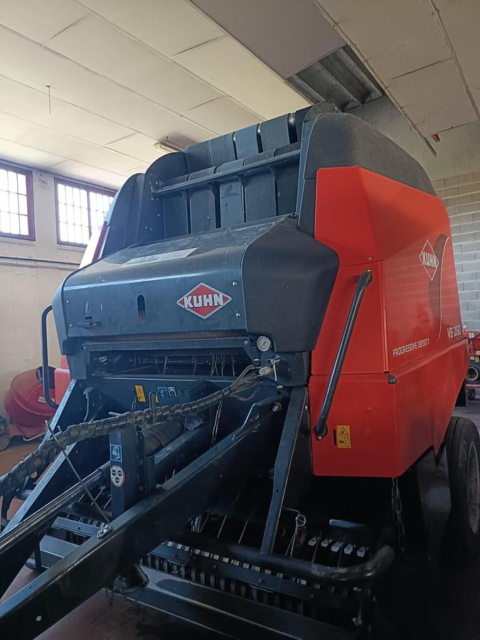 Usato rotopressa Kuhn VB2190 progressive density