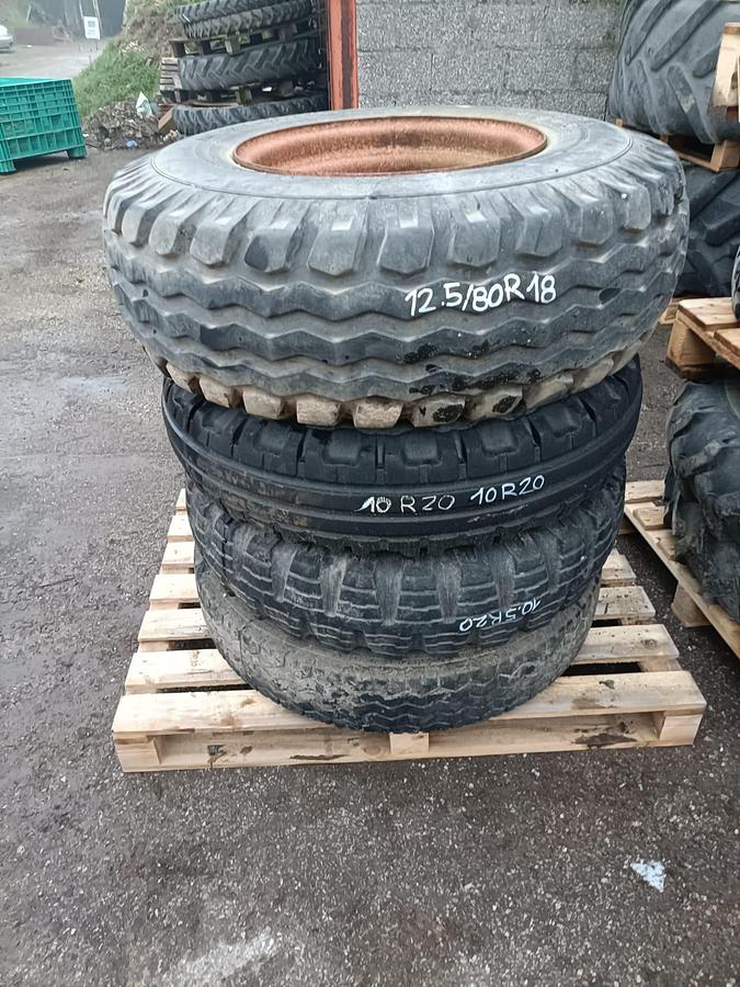 Usato Gomme varie per trattore agricolo o rimorchio (1)