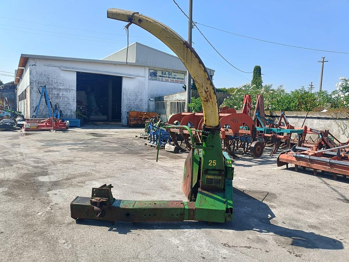Usato trincia mais ad una fila John Deere 