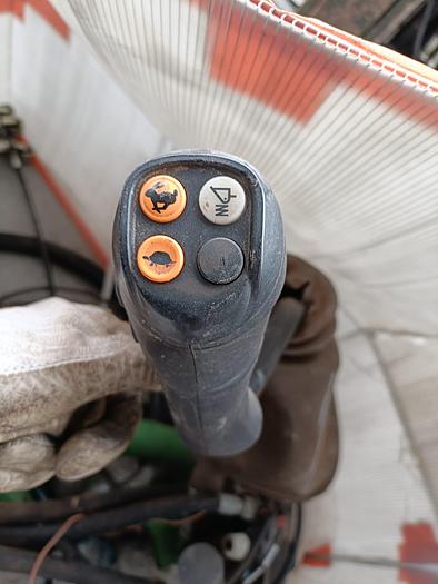 Usato Caricatore John Deere 583 con staffe e joystick