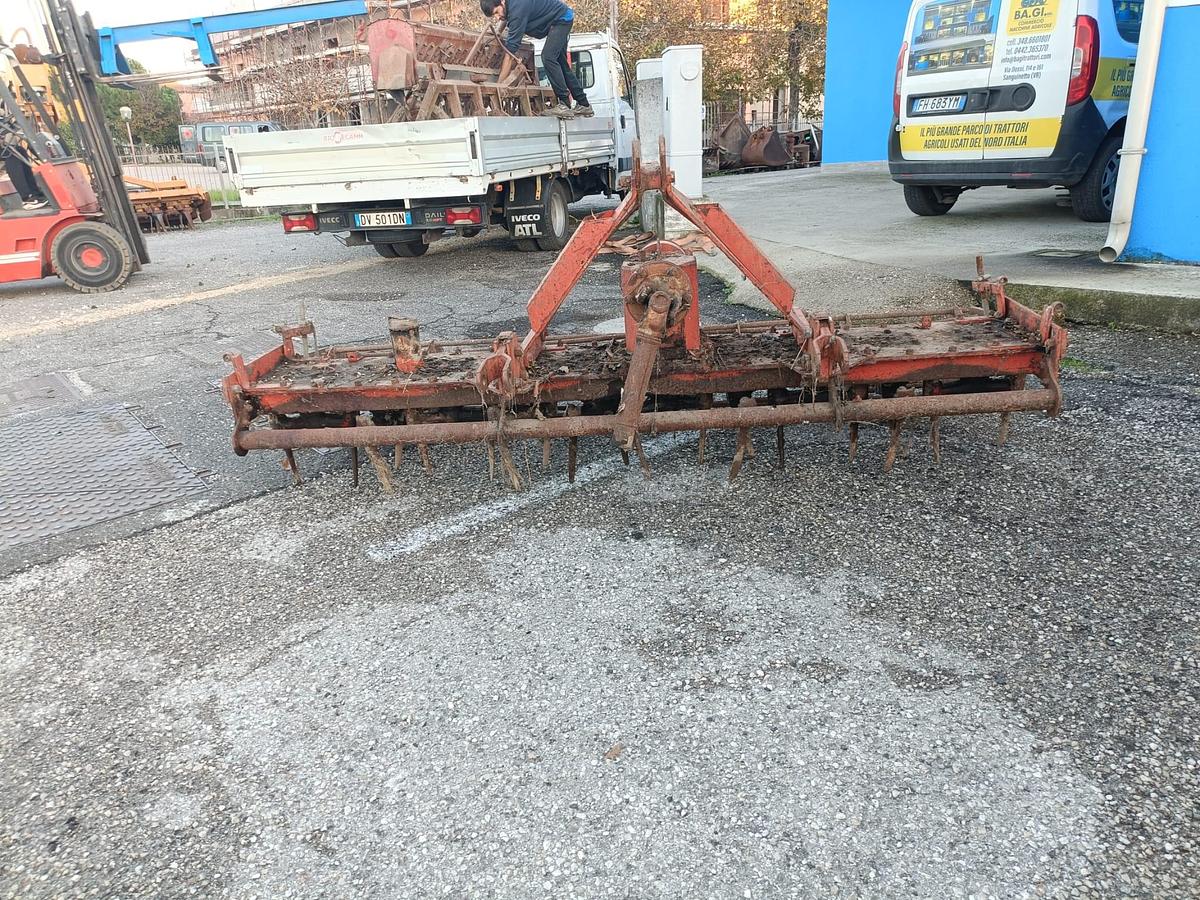 Usato Erpice rotante Breviglieri mod. TV 250 con rullo a gabbia