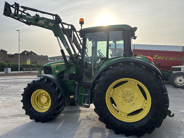Usato John Deere 6330 con caricatore- freni ad aria 200q