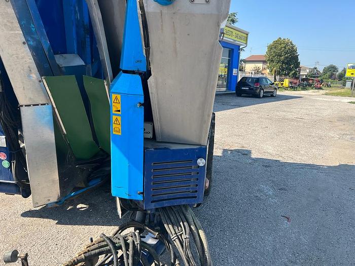 Usato Vendemmiatrice trainata New Holland braud TB 15