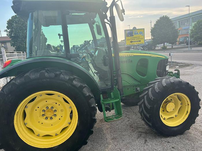 Usato John Deere 5820- freni ad aria- sollevatore ant.