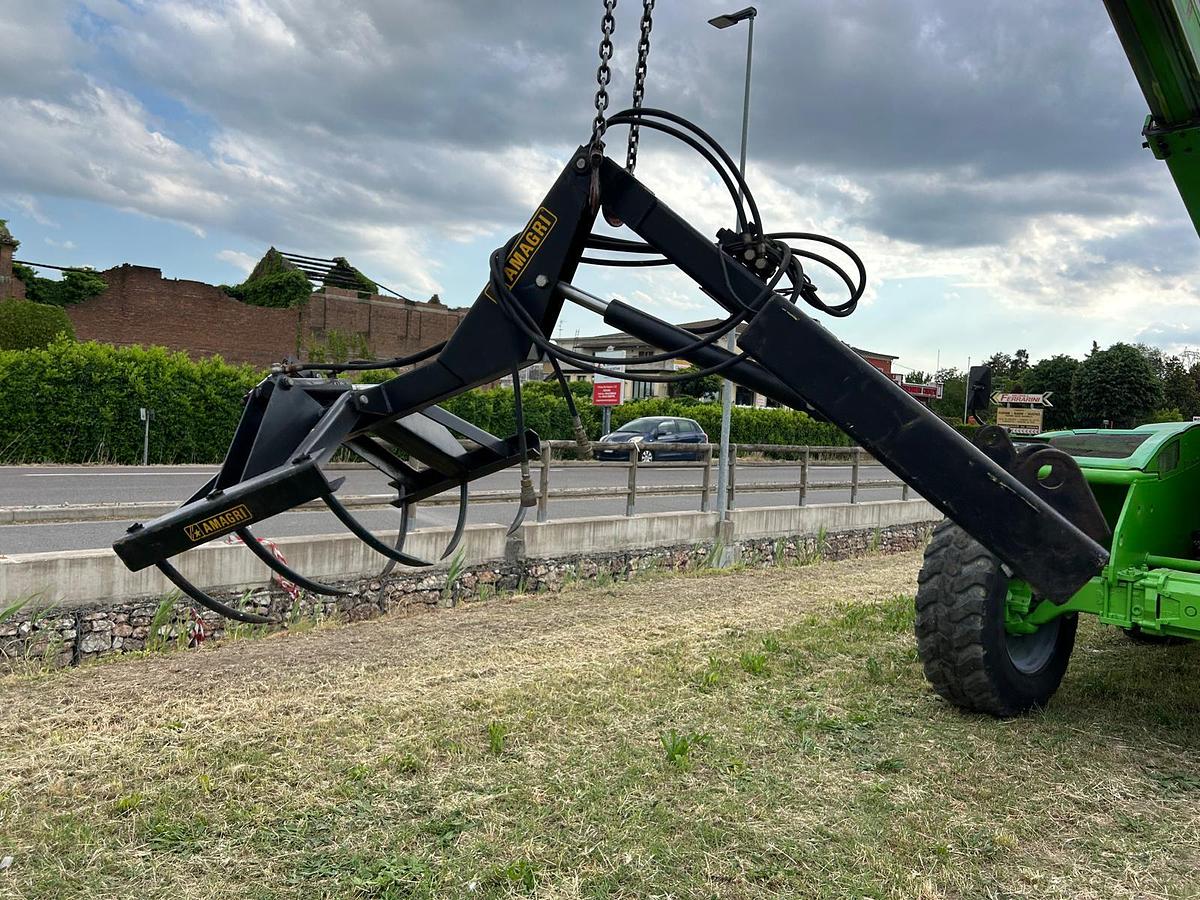 Usato Caricatore posteriore Amagri D3600 idraulico