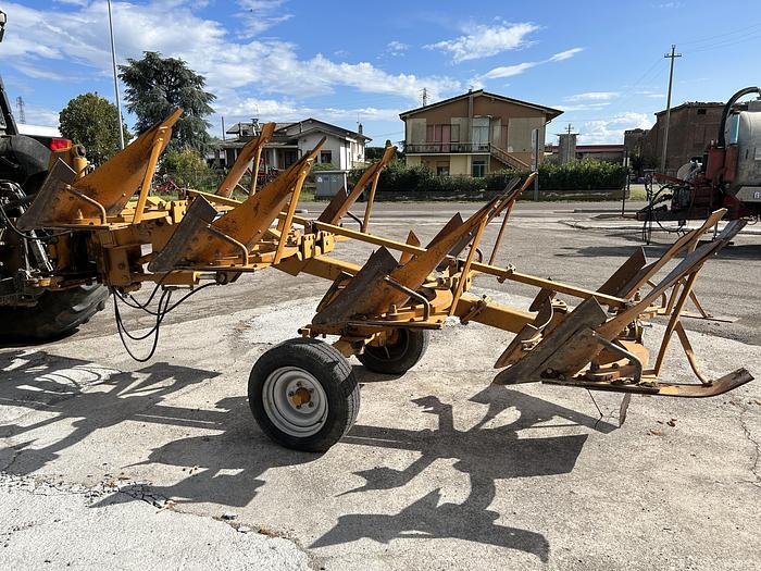 Usato Aratro quadrivomere Mipra modello Taurus