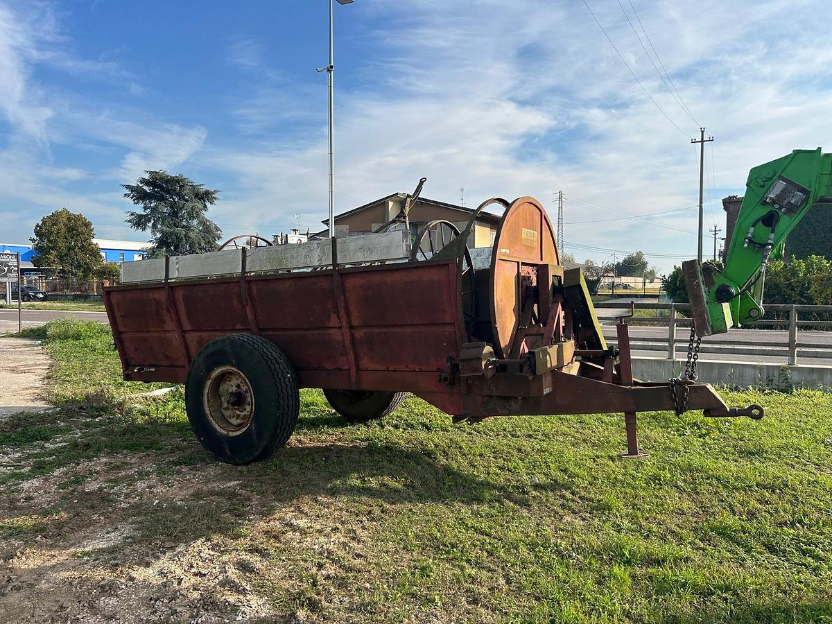 Usato Spandiletame Annovi modello A70N- 1 asse- 70 quintali