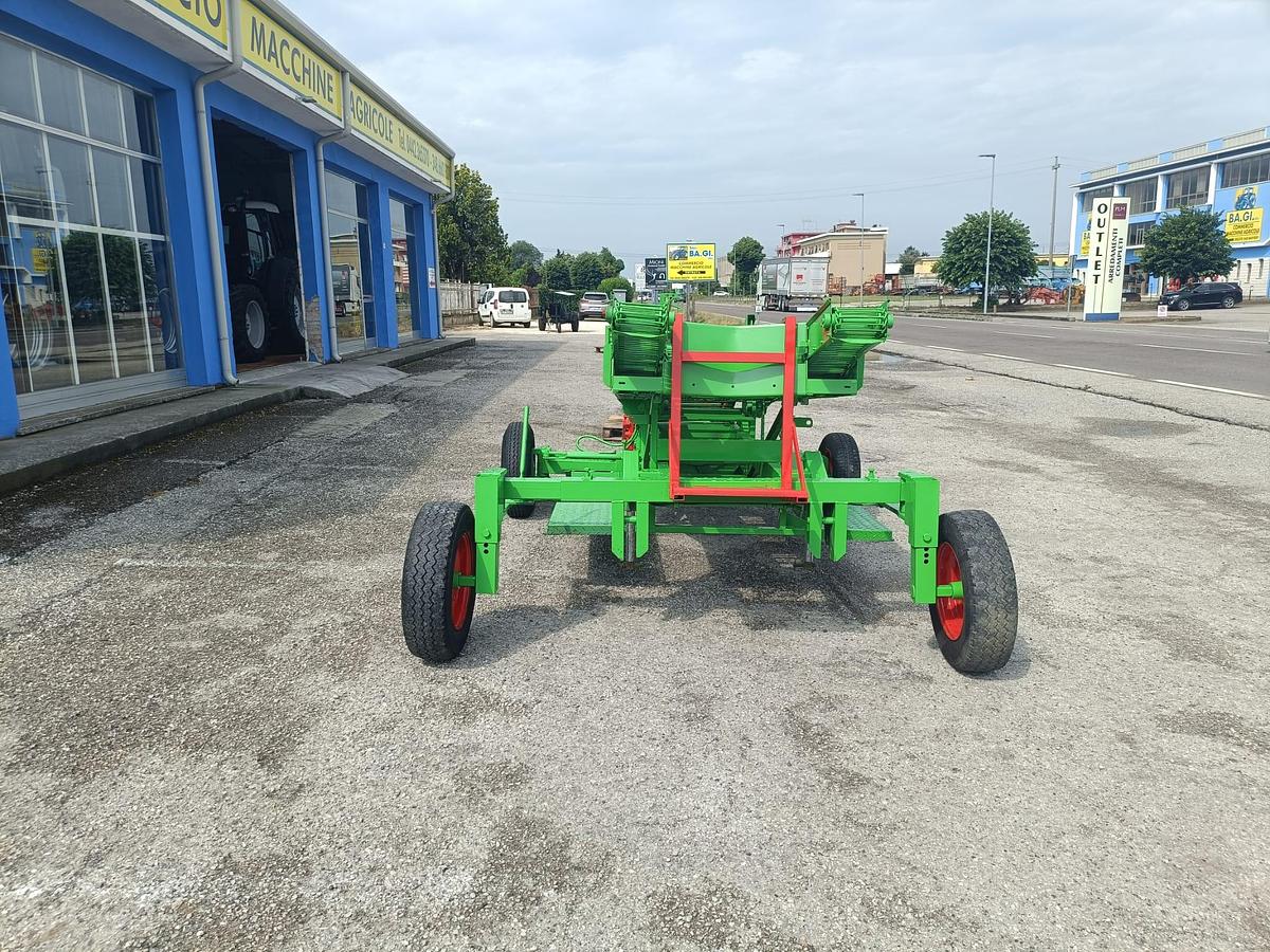 Usato scavapatate trainato