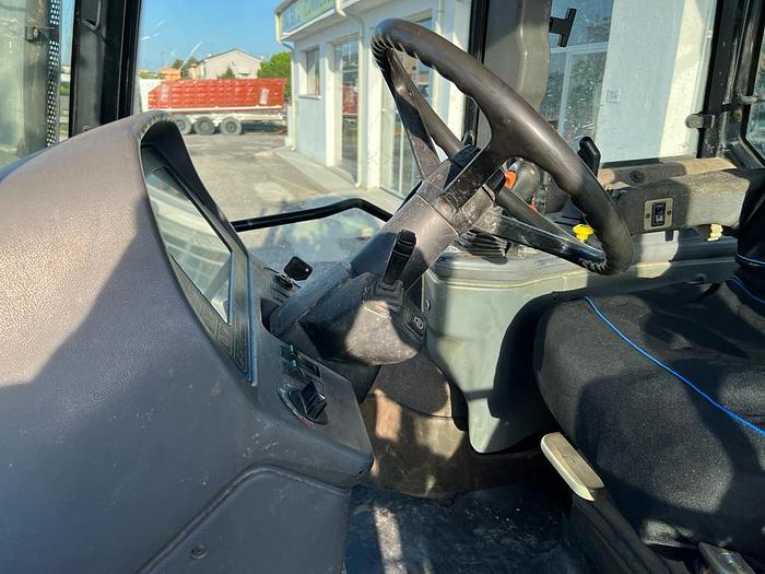 Usato New Holland 8770- CV 190- anno 2001