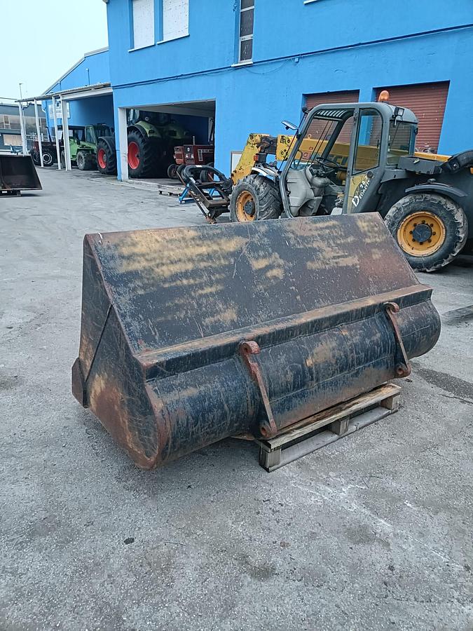 Usato benna usata larghezza 2m