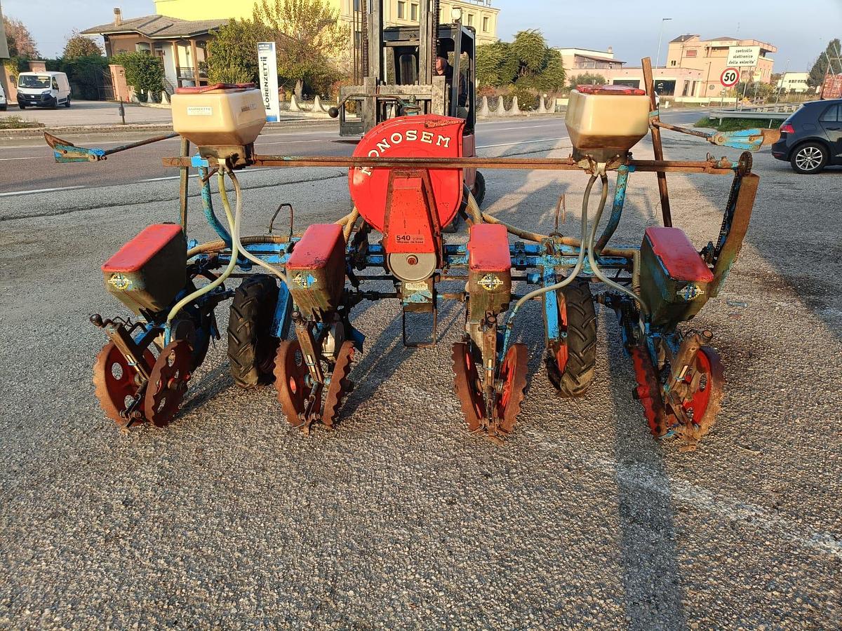 Usato Seminatrice da mais monosem a 4 file