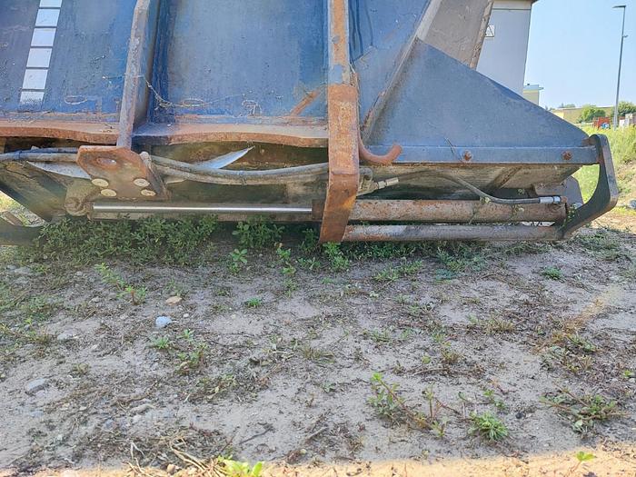 Usato Benna a tramoggia 3000 LT