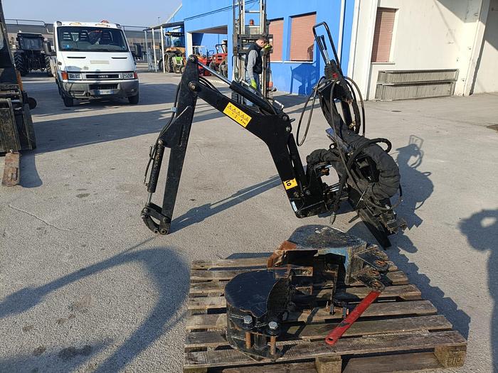 Usato Braccio per trattore agricolo o bobcat- CE